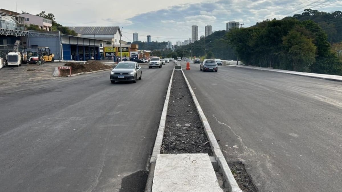 Concluída última etapa de repavimentação em trecho com conversão para bairro em rodovia local