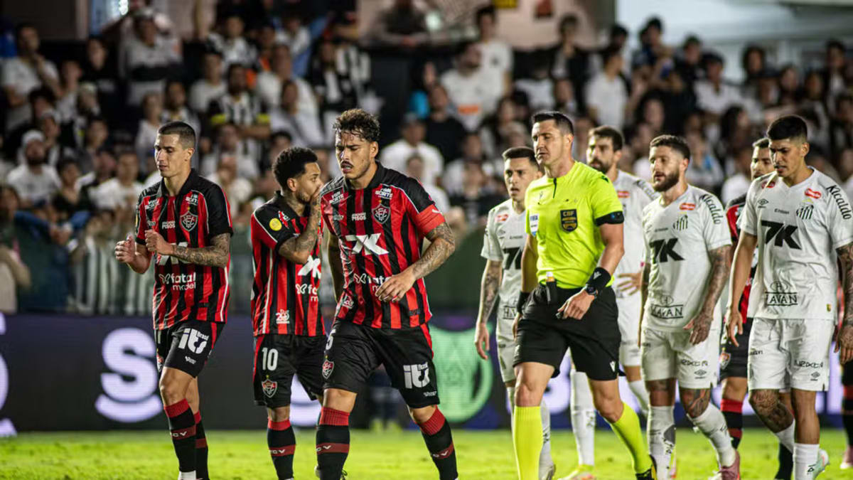 Vitória busca primeira vitória fora de casa na Série A contra o Santos na Vila Belmiro
