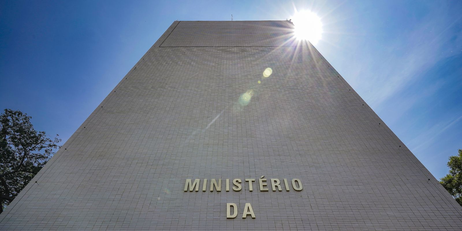 Governo bloqueia mais de 22 bilhões no Orçamento de 2026
