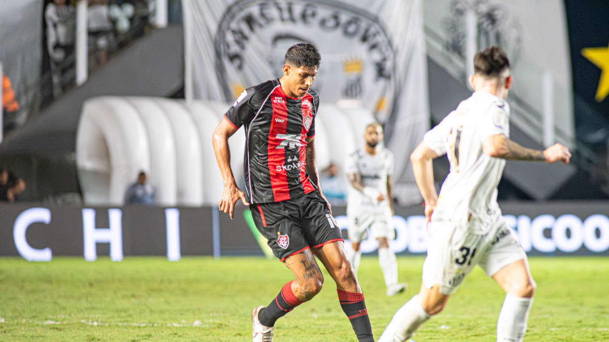 Jair Ventura destaca falta de efetividade e elogia goleiro Brazão após derrota do Vitória fora de casa