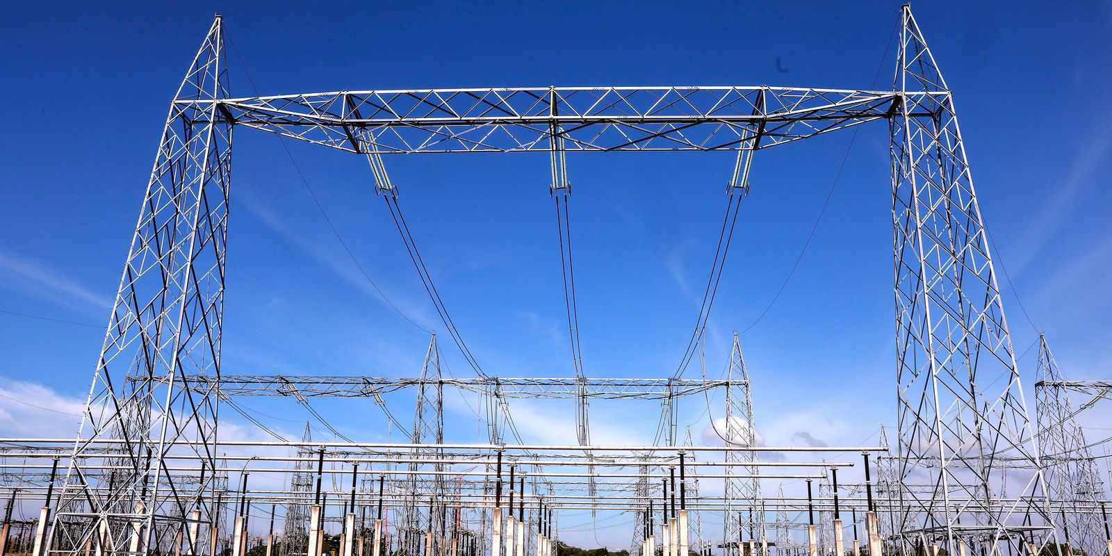 Bandeira tarifária amarela mantém custo extra na conta de luz em junho