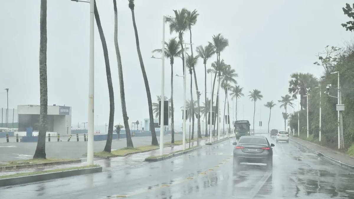Instituto Nacional de Meteorologia alerta para chuvas intensas em 83 cidades da Bahia até quarta-feira
