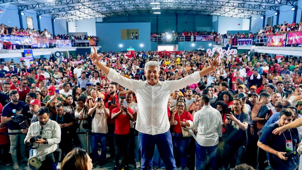 Governadores e prefeitos destacam avanços e apoio em plenária na Bahia