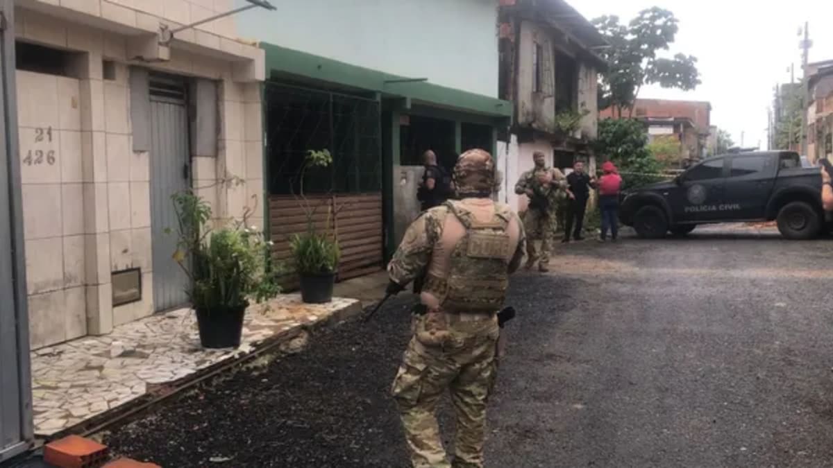 Integrante do Baralho do Crime é preso após fazer família refém em Lauro de Freitas