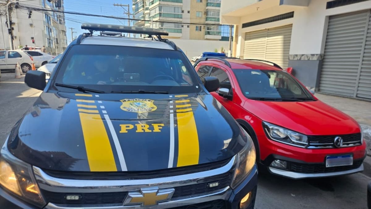 PRF prende motorista por adulteração e receptação de Saveiro em Vila Velha