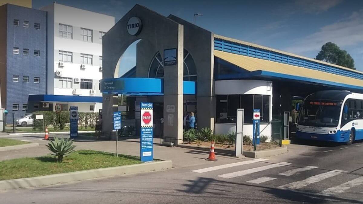 Motorista de ônibus sofre parada cardiorrespiratória e morre em terminal de Florianópolis