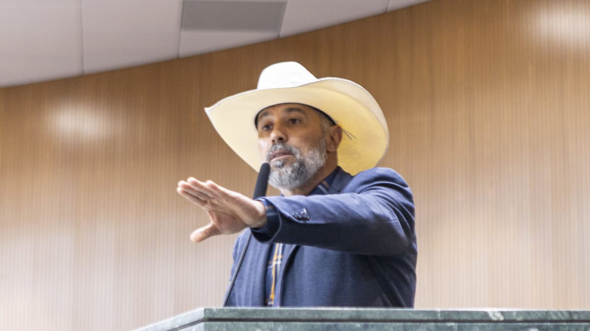 Deputado Amauri Ribeiro defende suspensão de ação penal e nega tentativa de escapar da Justiça
