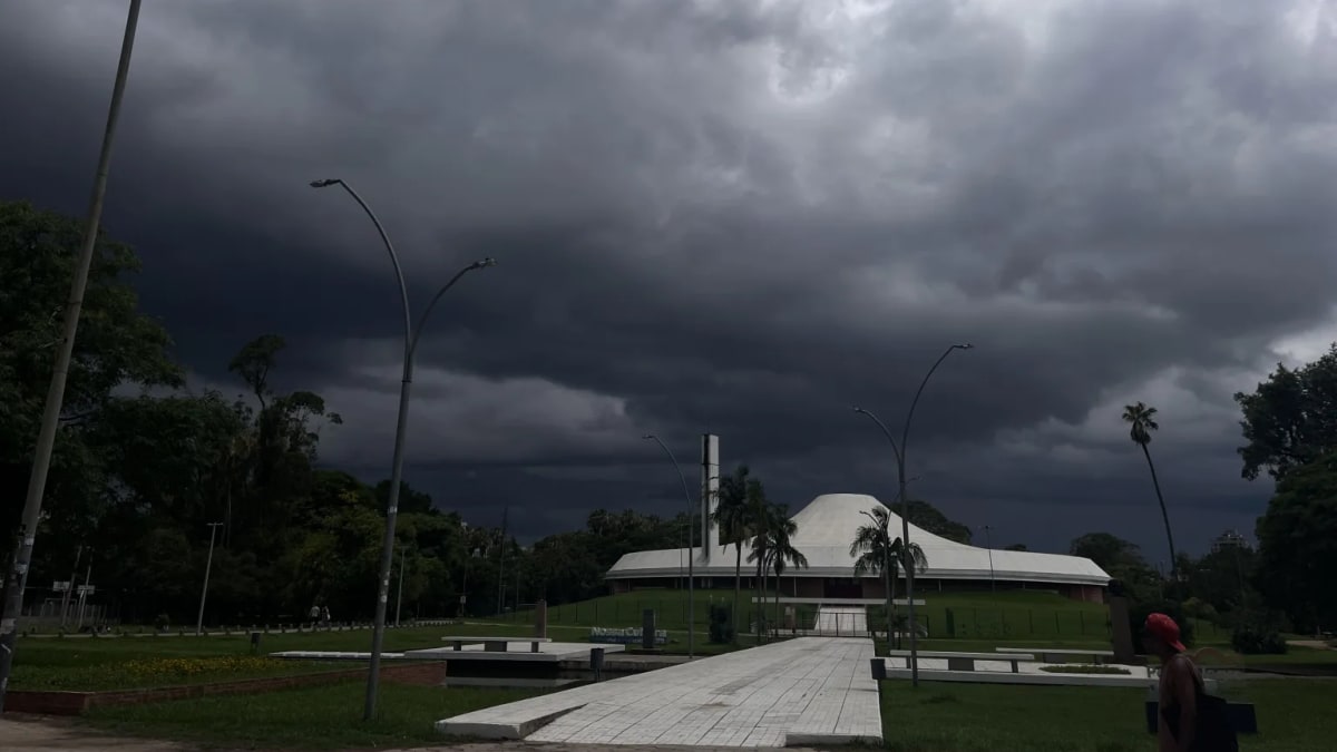 Frente fria traz chuva para quase todo o Rio Grande do Sul entre domingo e terça-feira