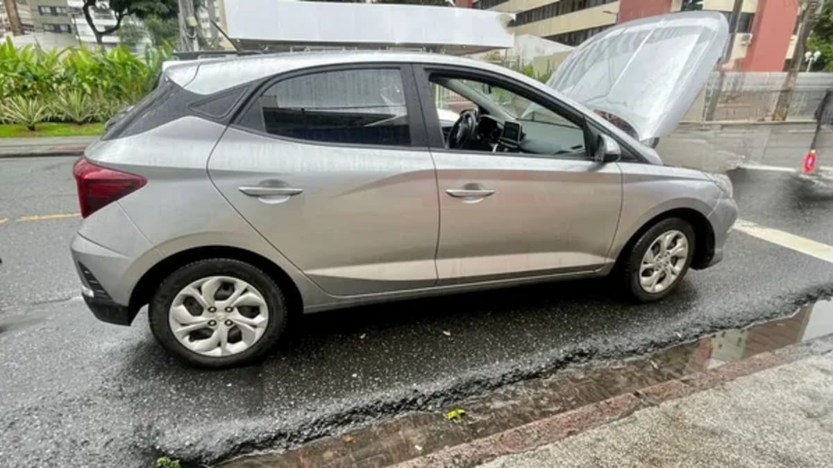 Personal trainer é presa dirigindo carro roubado em bairro nobre de Salvador
