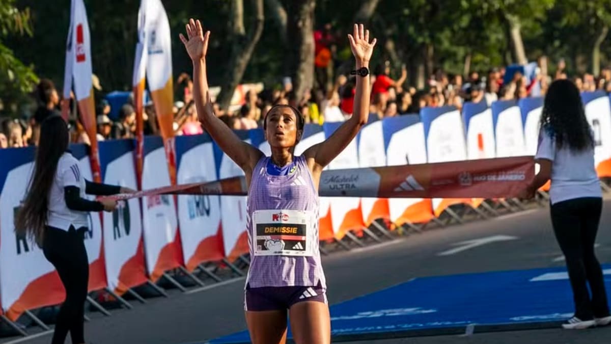 Maratona do Rio: atleta da Etiópia quebra recorde e passa mal após cruzar linha de chegada