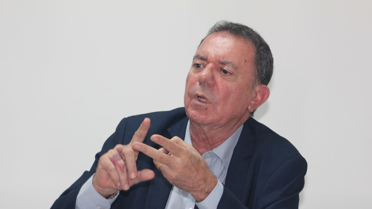 Luis César Bueno não participou de reunião que o confirmou como pré-candidato do PT ao governo de Goiás; entenda