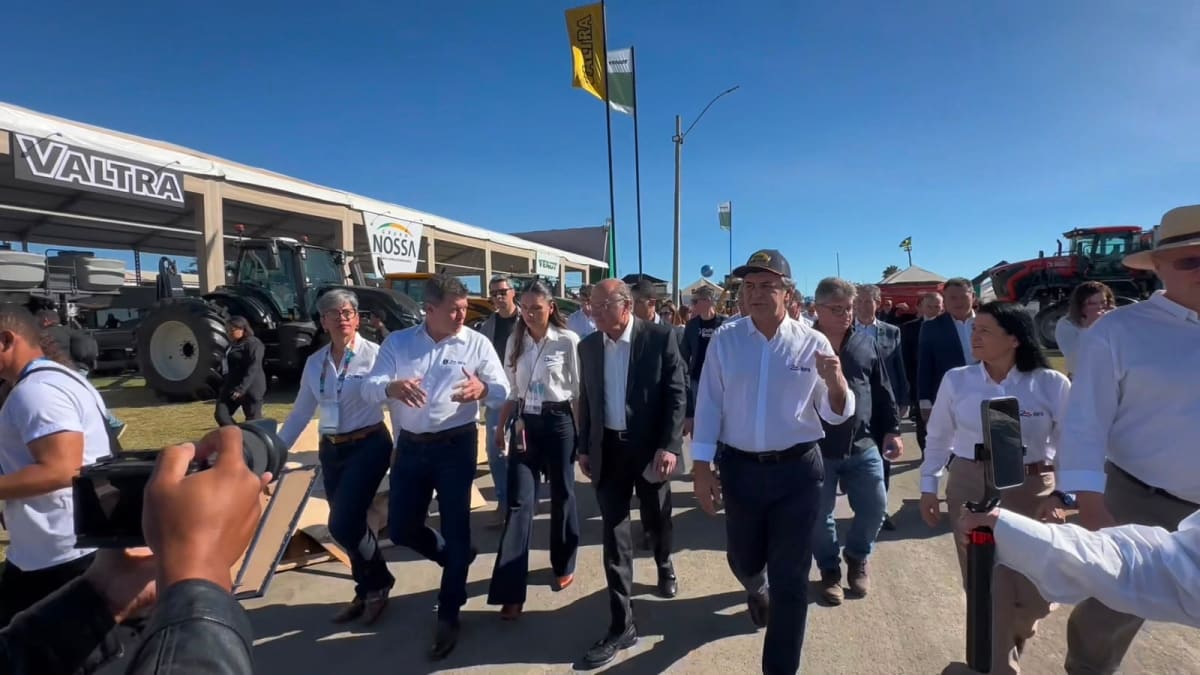 Bahia farm show comeca com anuncios para o agro e entrega de novo equipamento da abapa