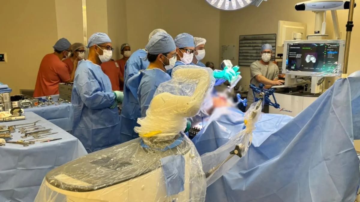 Goiás recebe primeiro robô que auxilia em cirurgias de artoplastias de joelho
