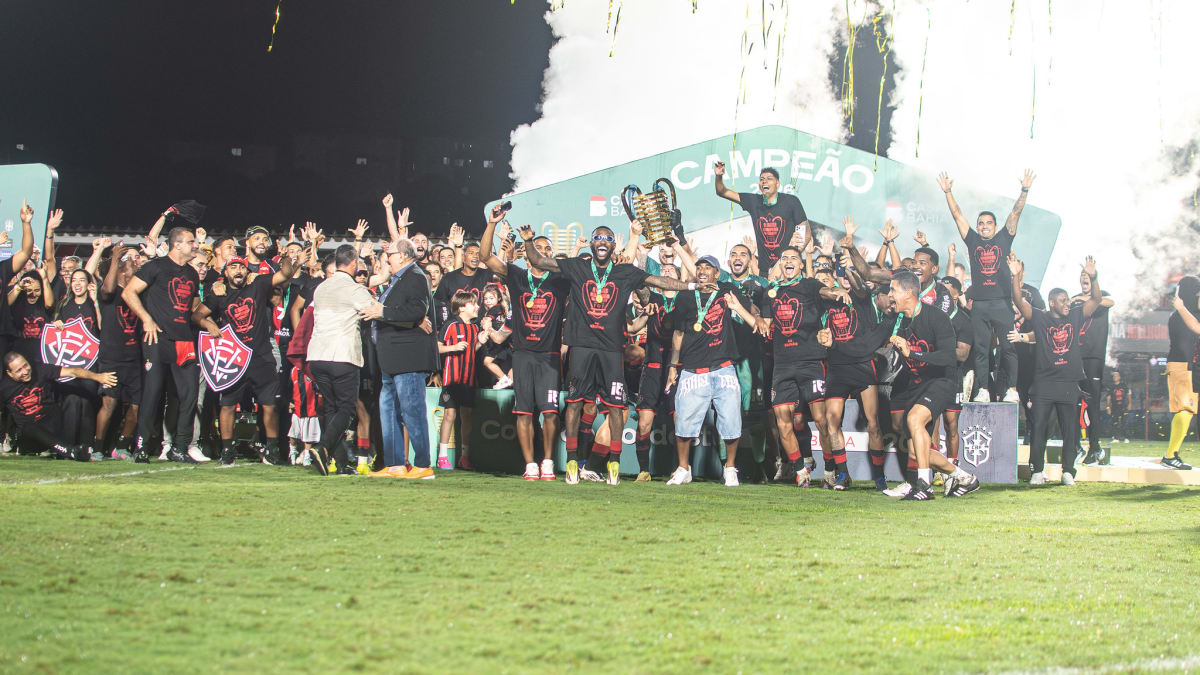 Vitória volta a vencer jogo de título no Barradão após 22 anos
