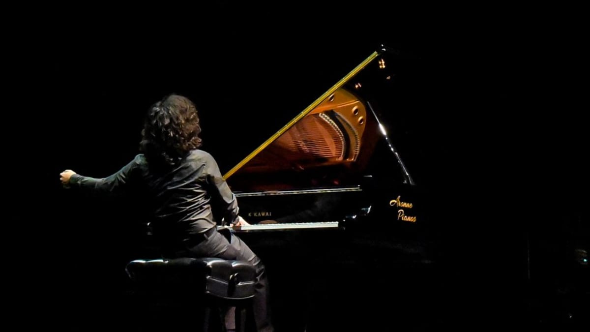 Lucas Thomazinho apresenta recital com Villa-Lobos, Beethoven e Liszt na Sala Cecília Meireles