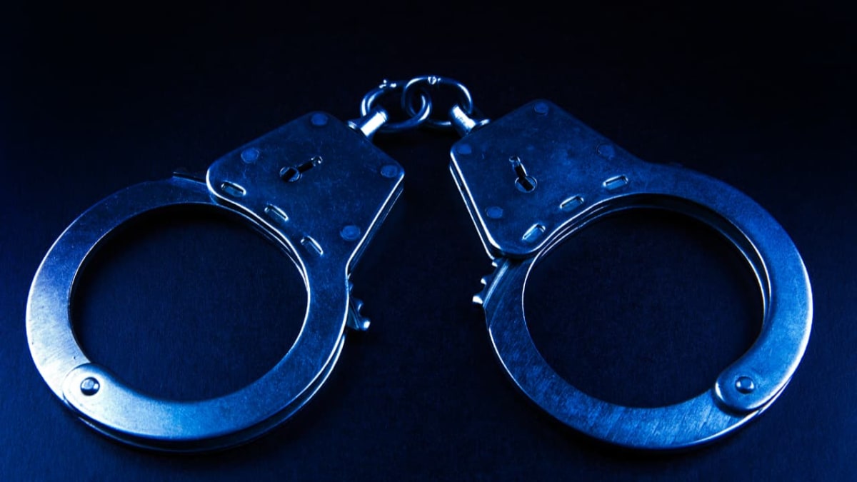 Mulher é presa suspeita de abusar de adolescente de 15 anos em Aparecida de Goiânia