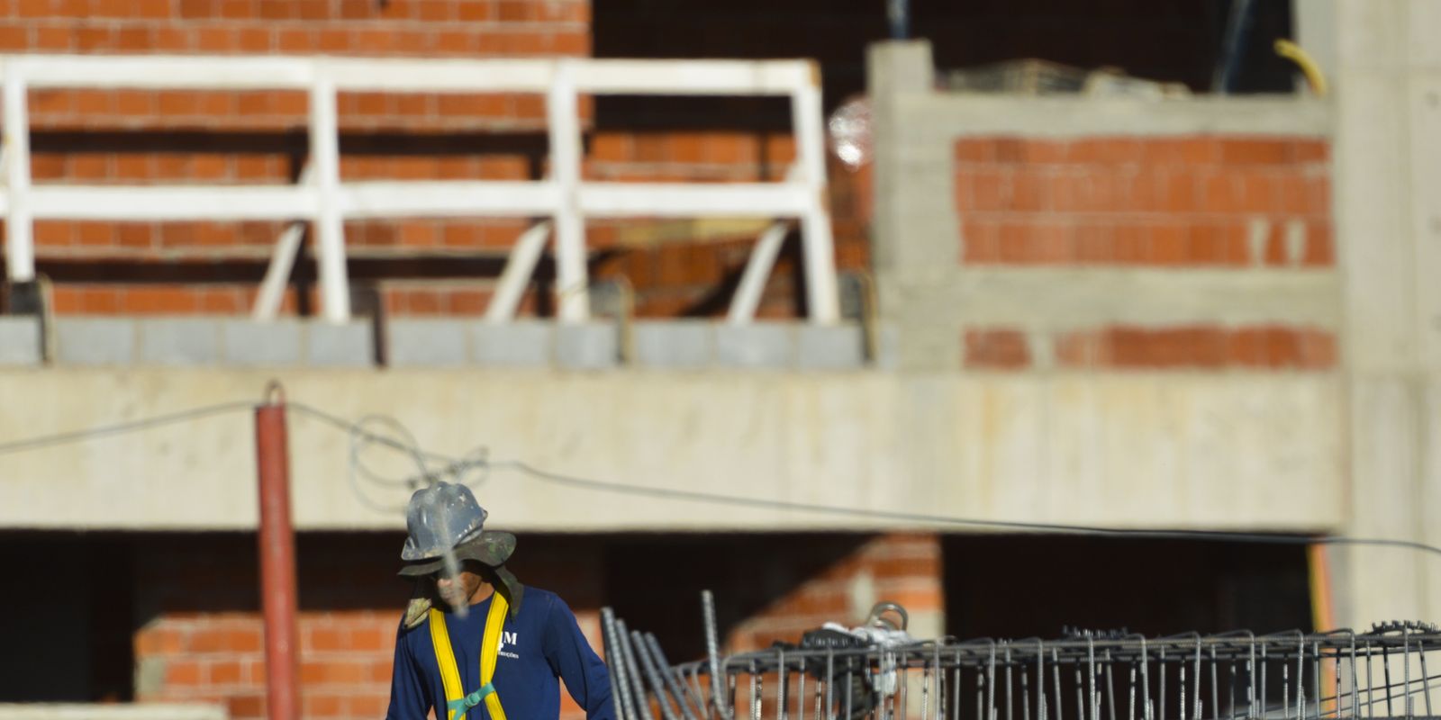 Construção empregou 2, 5 milhões e pagou média de 2, 1 salários mínimos