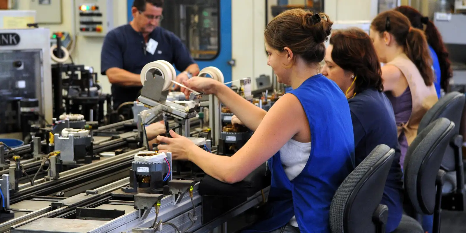 Brasil cria mais de 54, 8 mil vagas para jovens aprendizes até abril