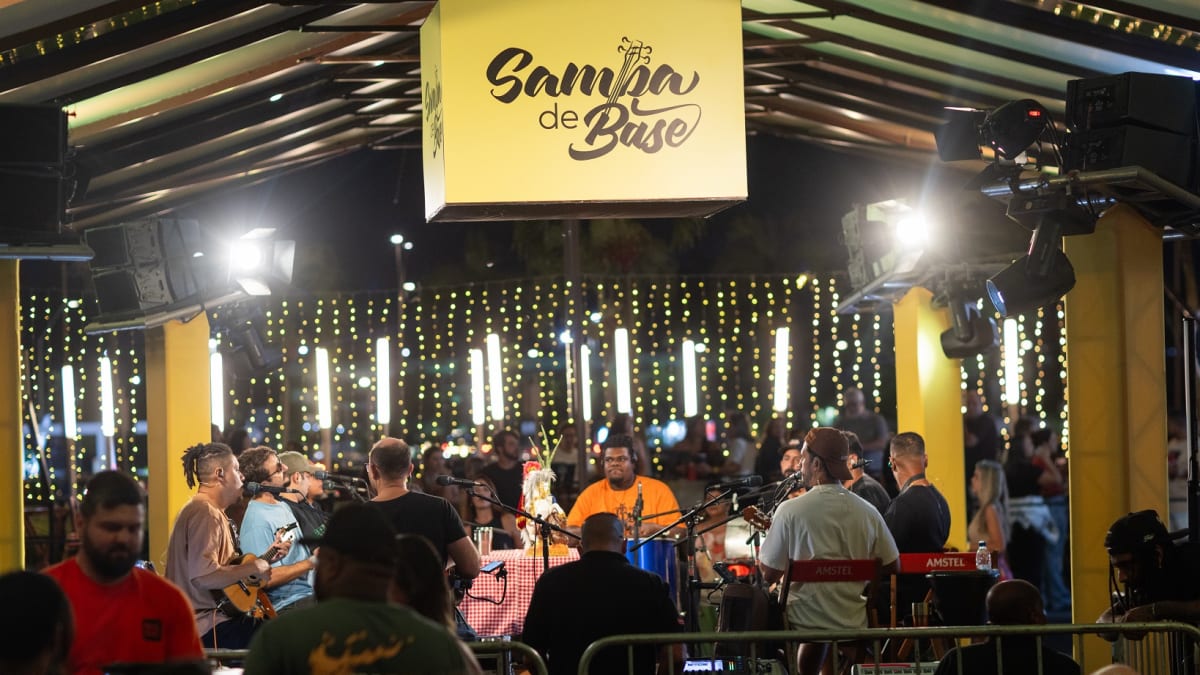 Copa do Mundo no Shopping Metropolitano Barra tem samba e telão