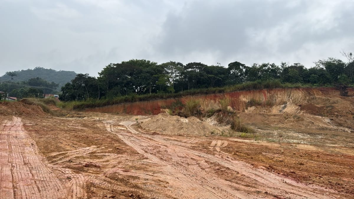 Inea flagra extração mineral ilegal em área de 85 mil metros quadrados em Barra de Guaratiba
