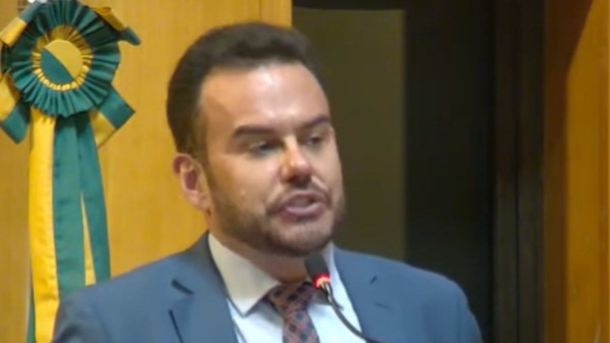 Deputado leva experiência no Legendários à tribuna e incentiva homens a participarem do movimento