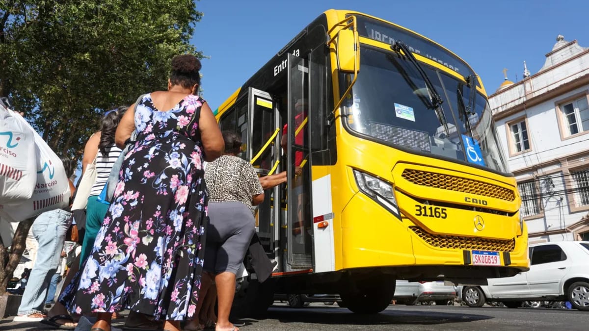 Jogos do Brasil na Copa terão mudanças na circulação de ônibus em Salvador; entenda