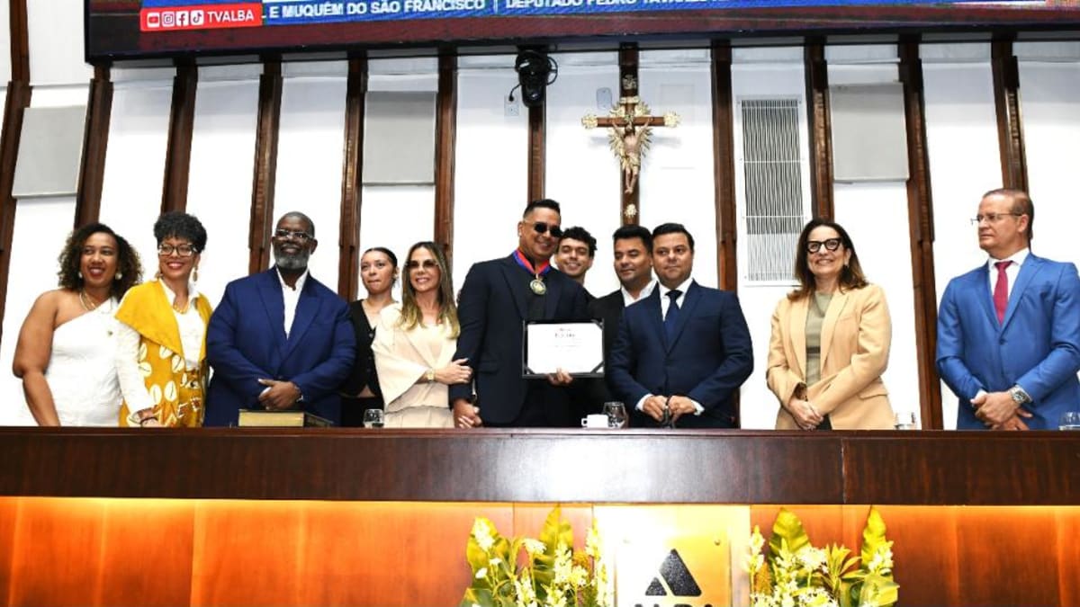 Xanddy Harmonia é homenageado com maior honraria da Bahia