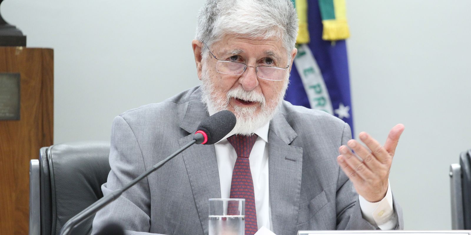 Celso Amorim IA sob controle de poucas empresas piora desigualdades