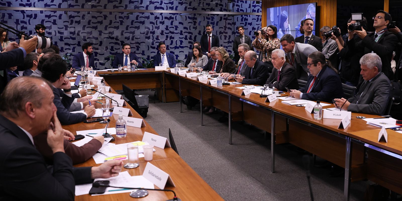 Câmara governo retira urgência do fim da escala 6x1 e destrava pauta
