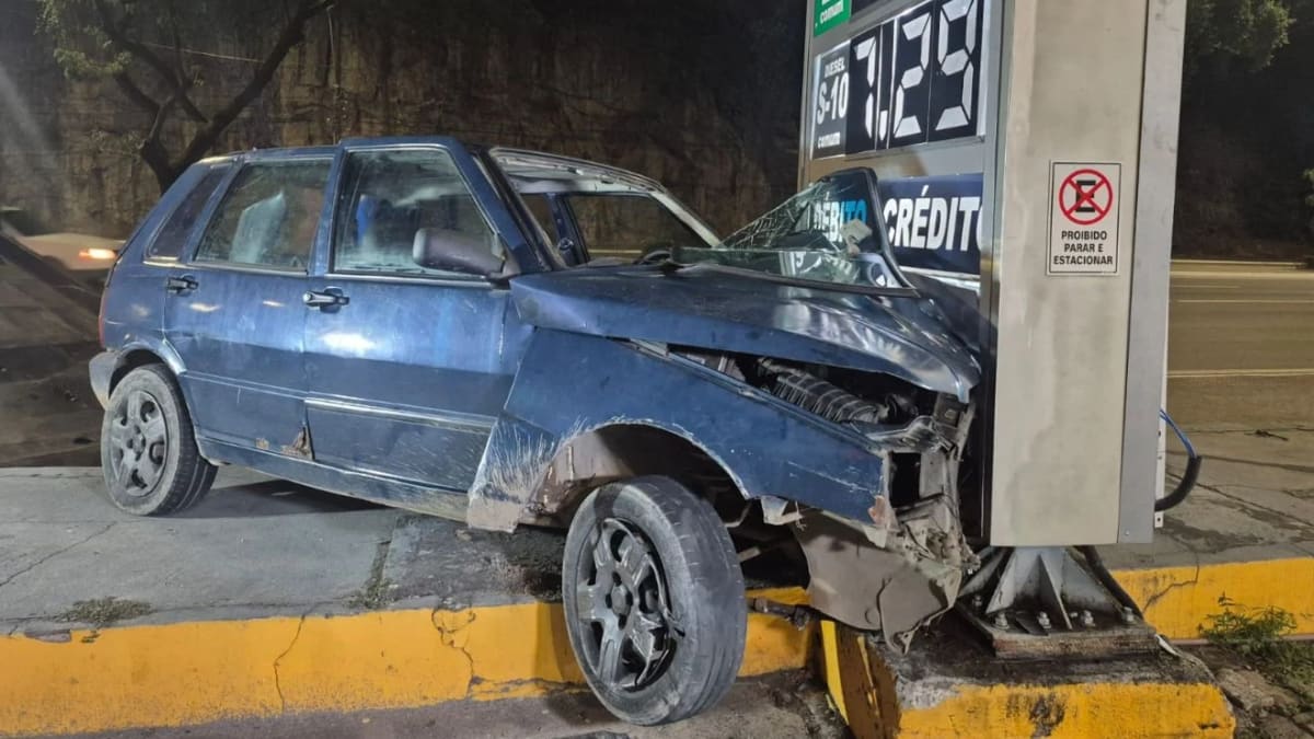 Colisão entre carreta e carro de passeio deixa duas pessoas feridas na Rodovia do Contorno em Cariacica