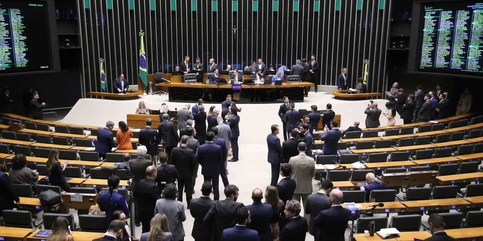 Governo retira urgência de projeto sobre escala 6x1