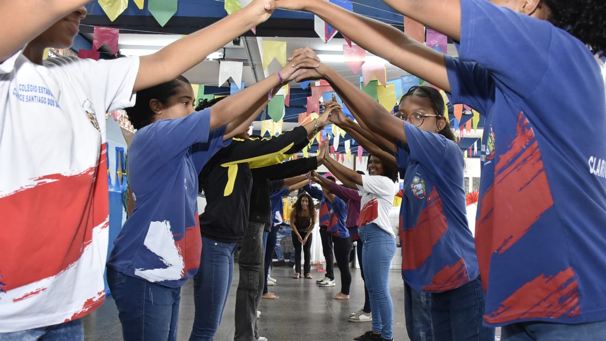 Quadrilhas juninas movimentam escolas durante o mês de junho na Bahia
