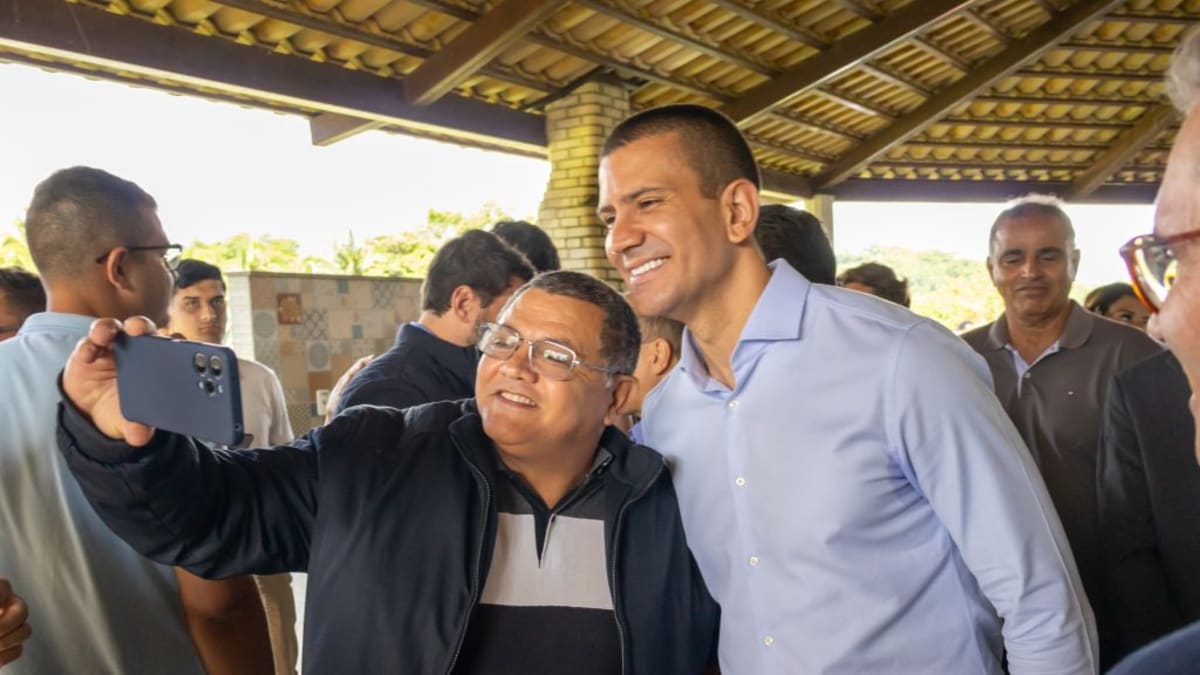 Pré-candidato ao governo, Douglas Ruas percorre Cachoeiras de Macacu
