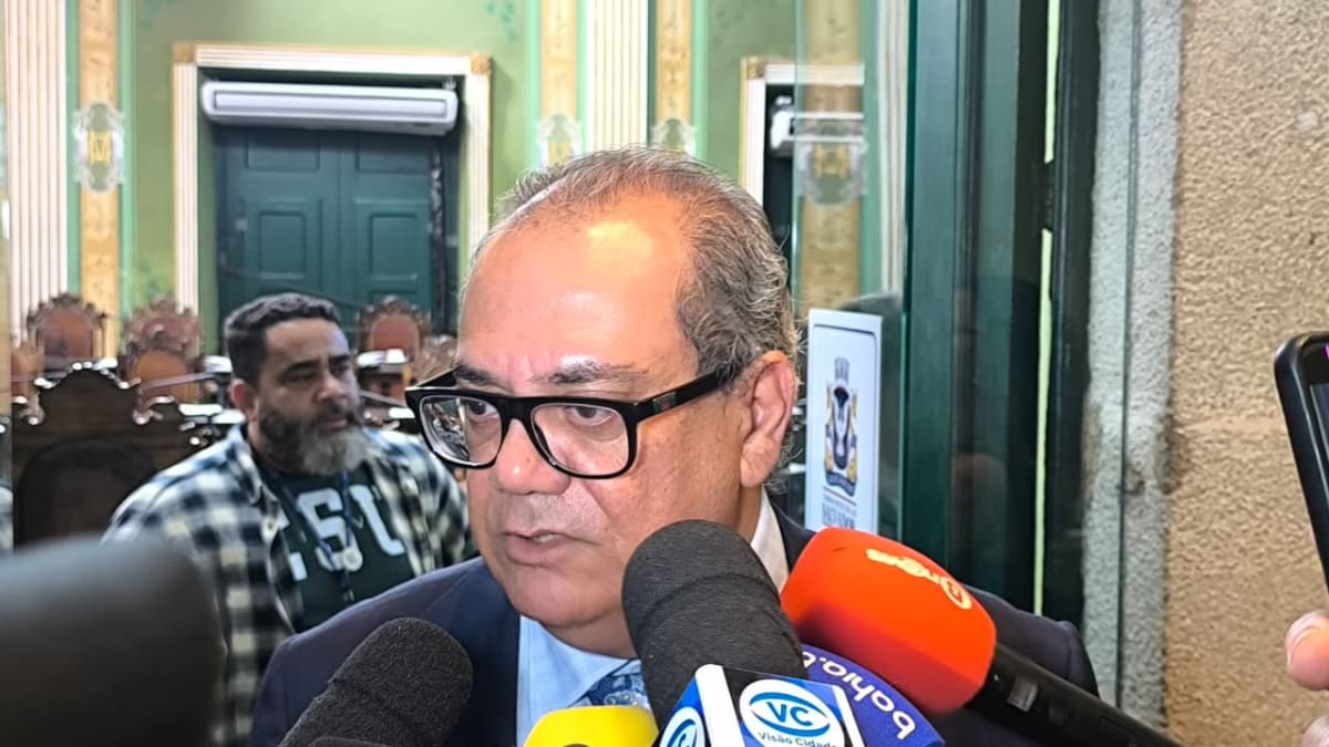 Muniz detona suspensão de projeto que barra Kiss e Fly: "Atraso"