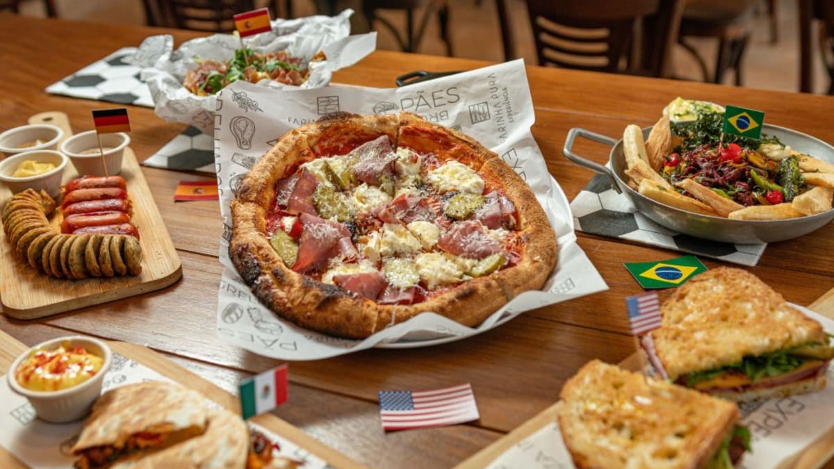Pastrami, choripán e pizza brasileira: Farinha Pura cria menu temático para a Copa do Mundo
