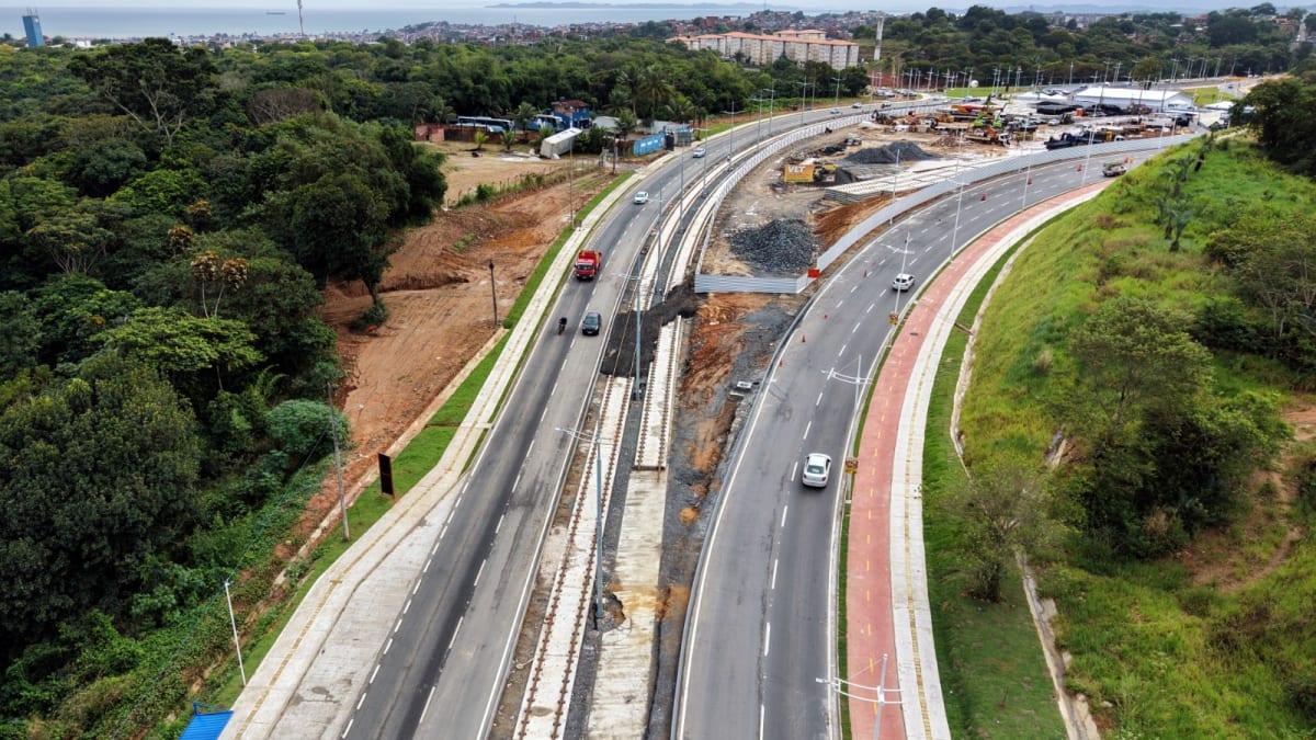 Jerônimo Rodrigues entrega nova Estrada do Derba e celebra avanço do VLT