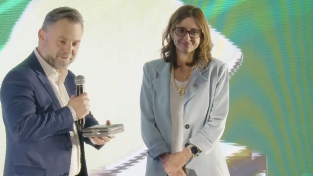 presidente do recebe homenagem da Embrapa e celebra parceria no projeto soja Brasil