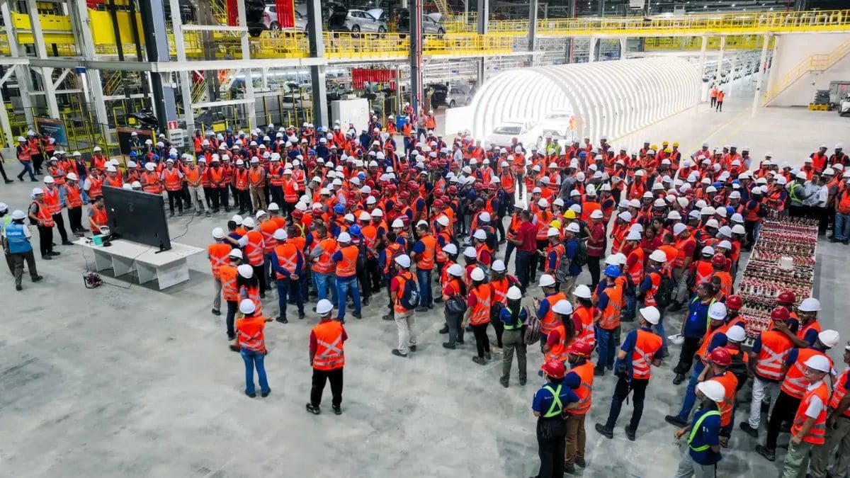 BYD abre quase 400 empregos e acelera expansão de fábrica na Bahia