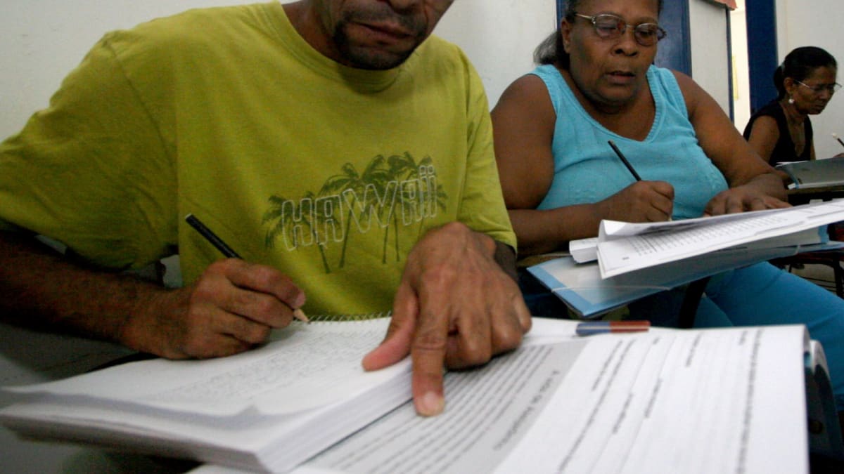 Número de analfabetos e taxa de analfabetismo seguem em queda na Bahia