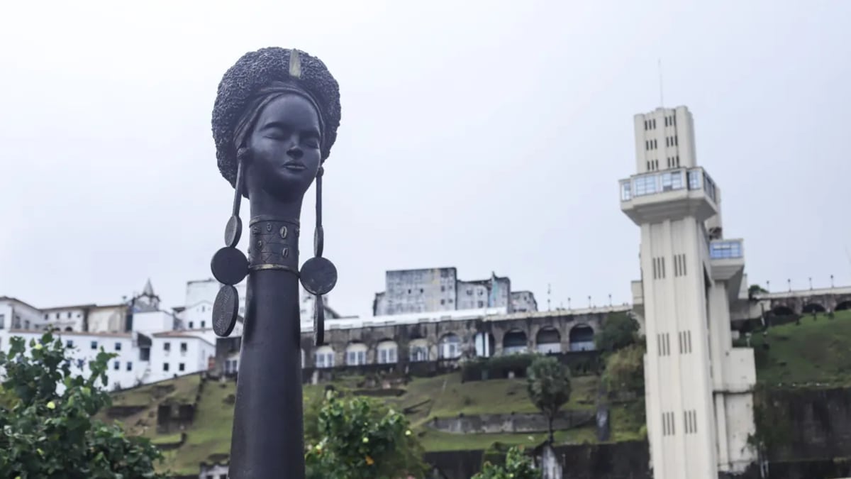 Praça no Comércio pode voltar a se chamar Visconde de Cairu; entenda