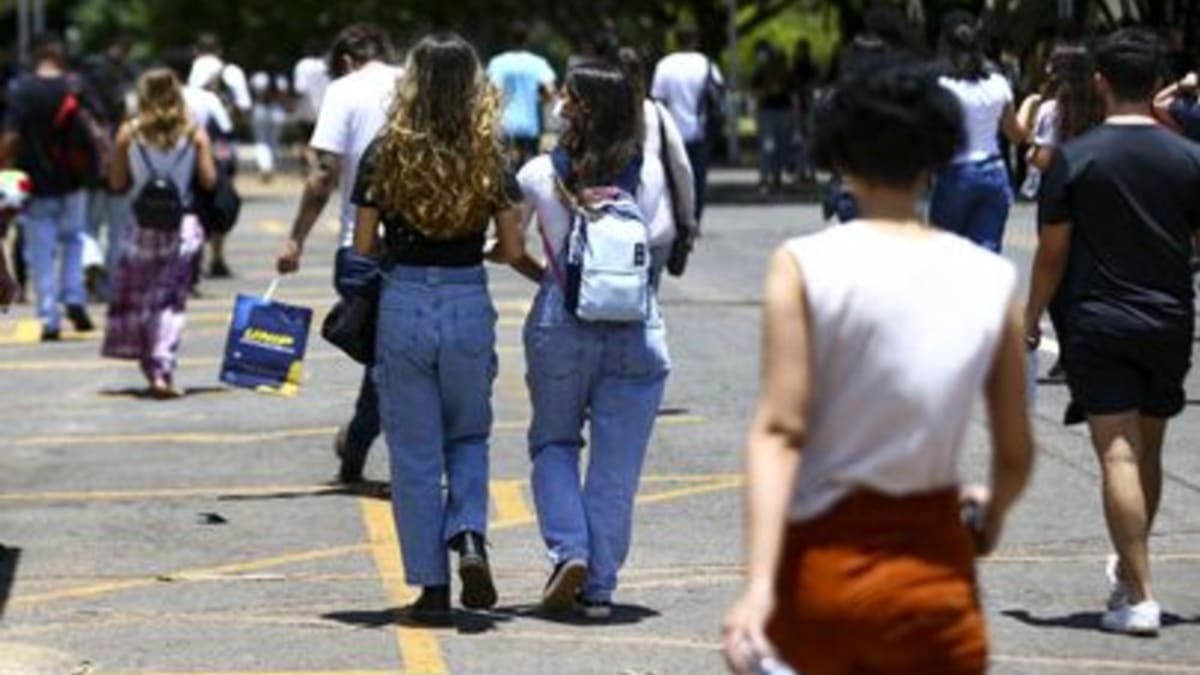 Menos de 239 mil jovens estão fora da escola e do mercado de trabalho em Goiás
