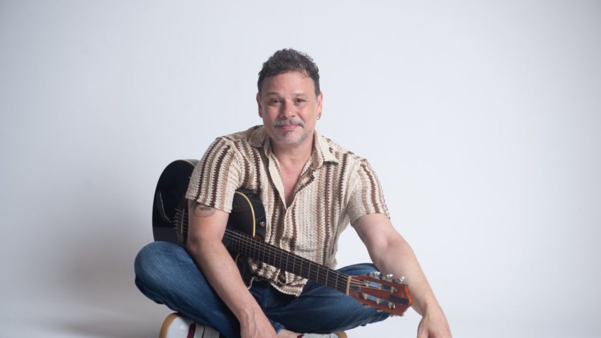 Teatro Rival recebe Moyseis Marques em tributo a Chico Buarque