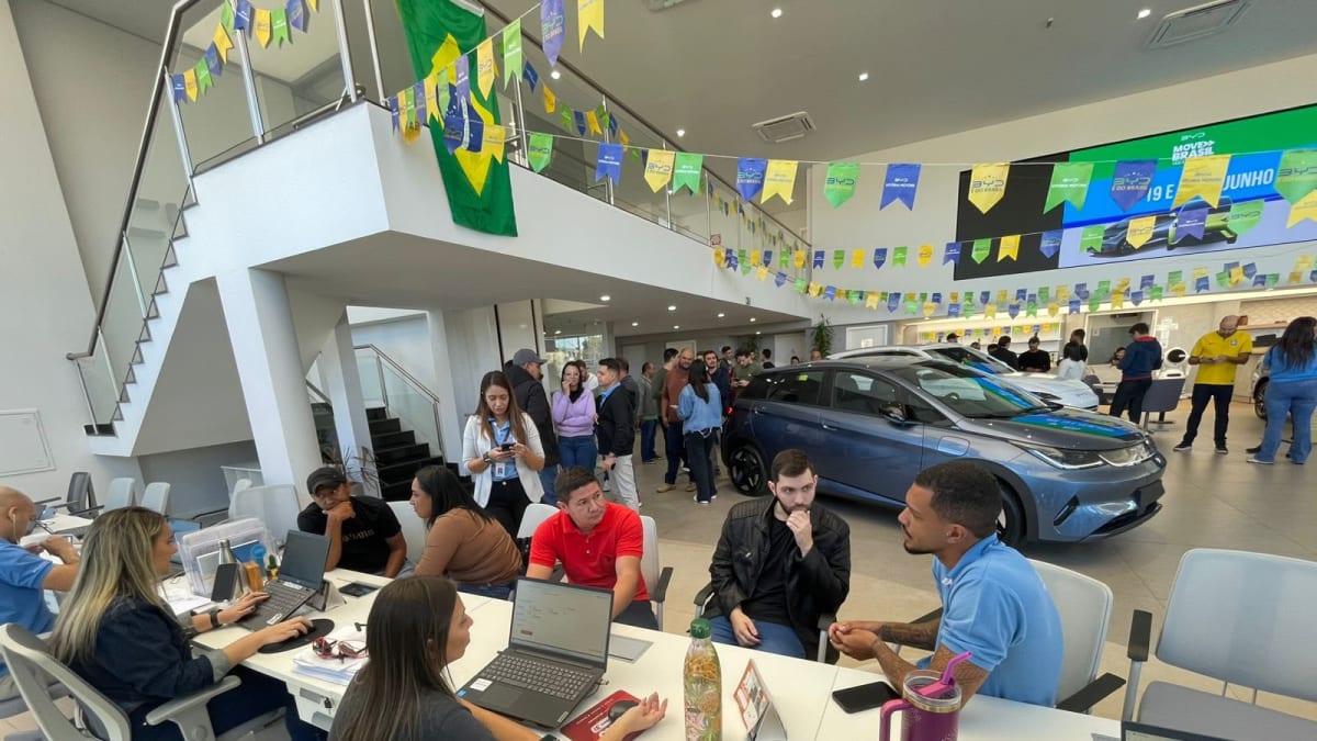 Motoristas lotam concessionárias após lançamento do Move Brasil