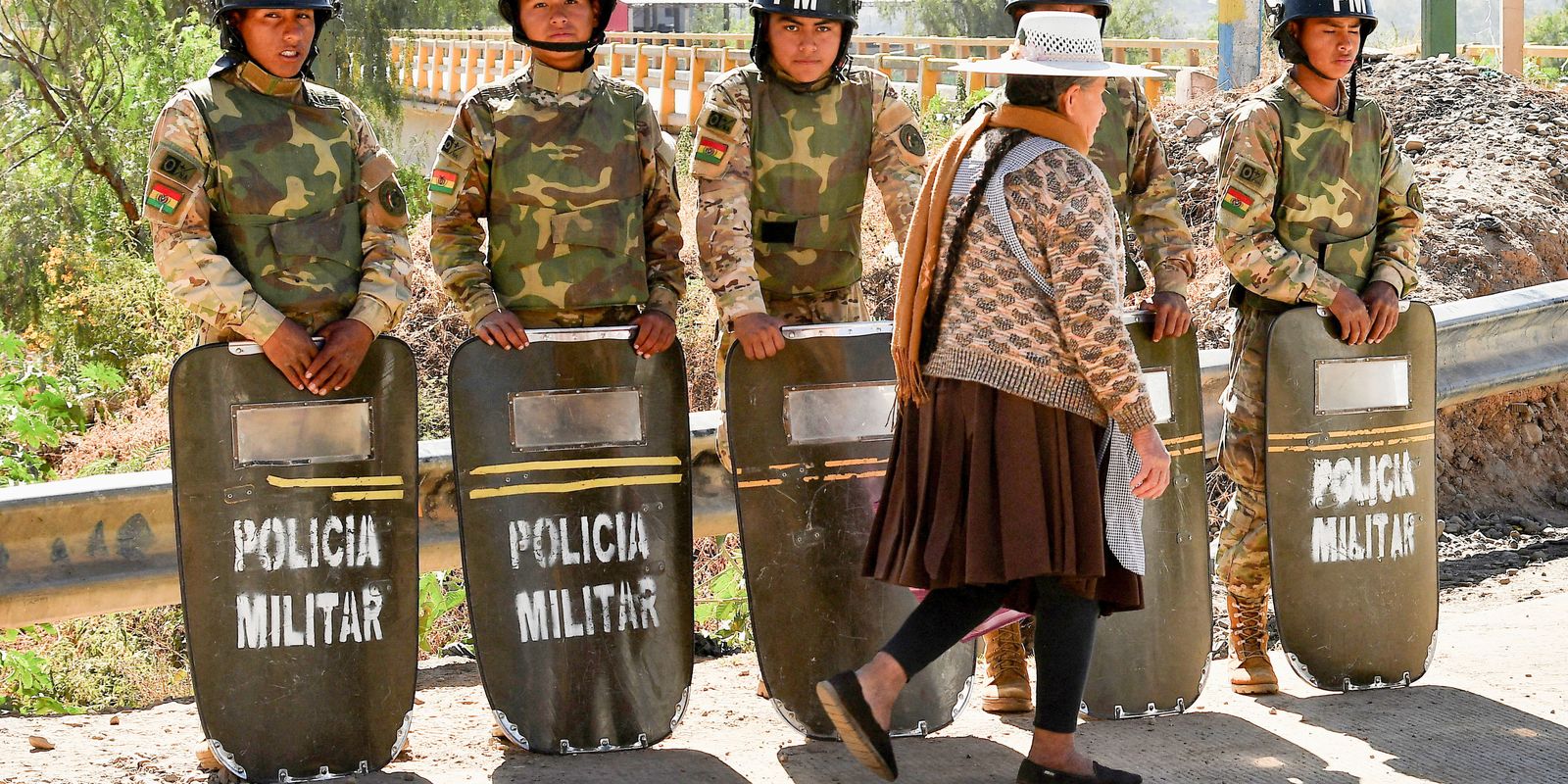 Bolívia caem bloqueios após estado de exceção e acordo com sindicato