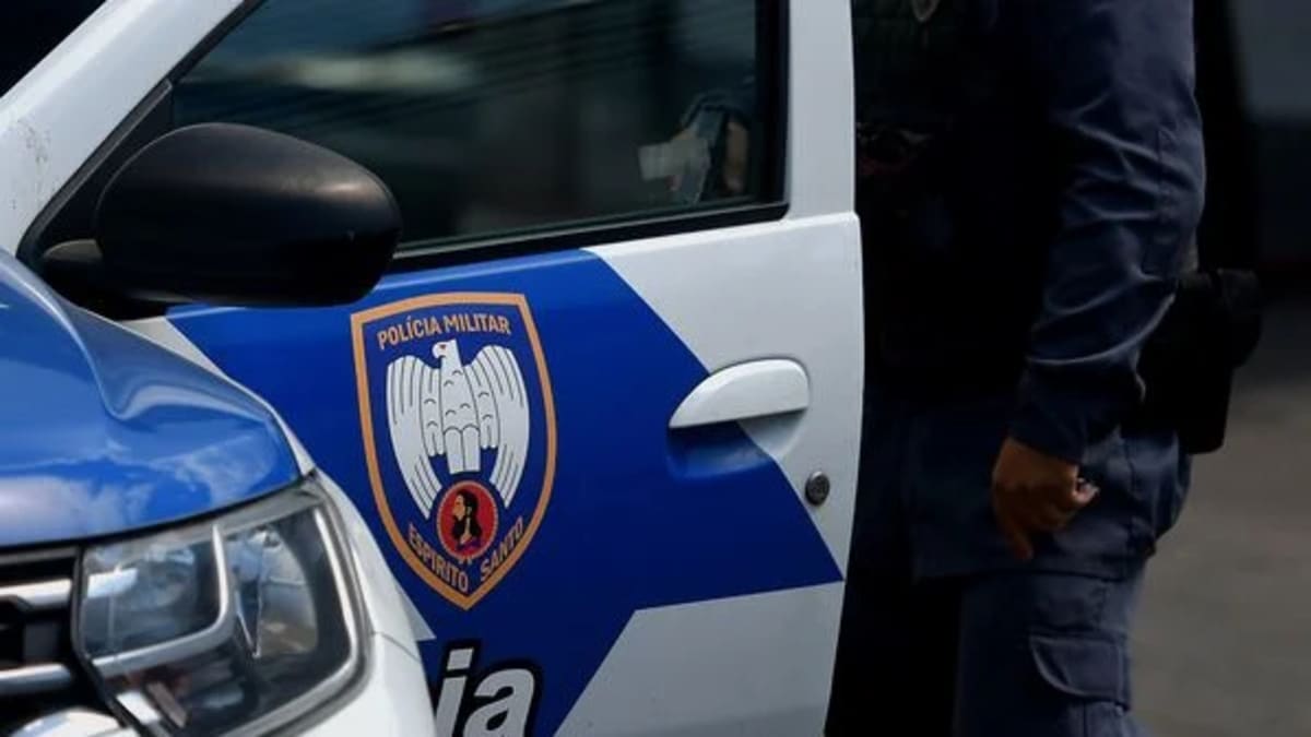 Ataque a tiros cometido por homem encapuzado deixa dois feridos em bairro da Serra