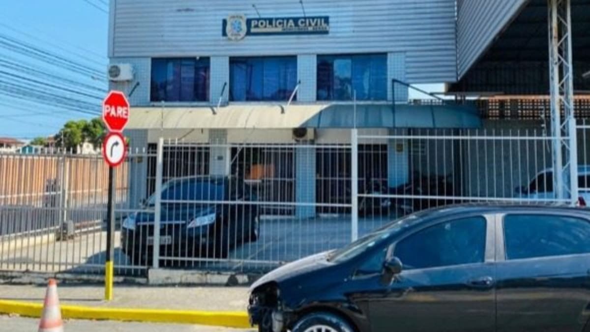 Homem encapuzado atira contra dois jovens e provoca correria em bairro da Serra