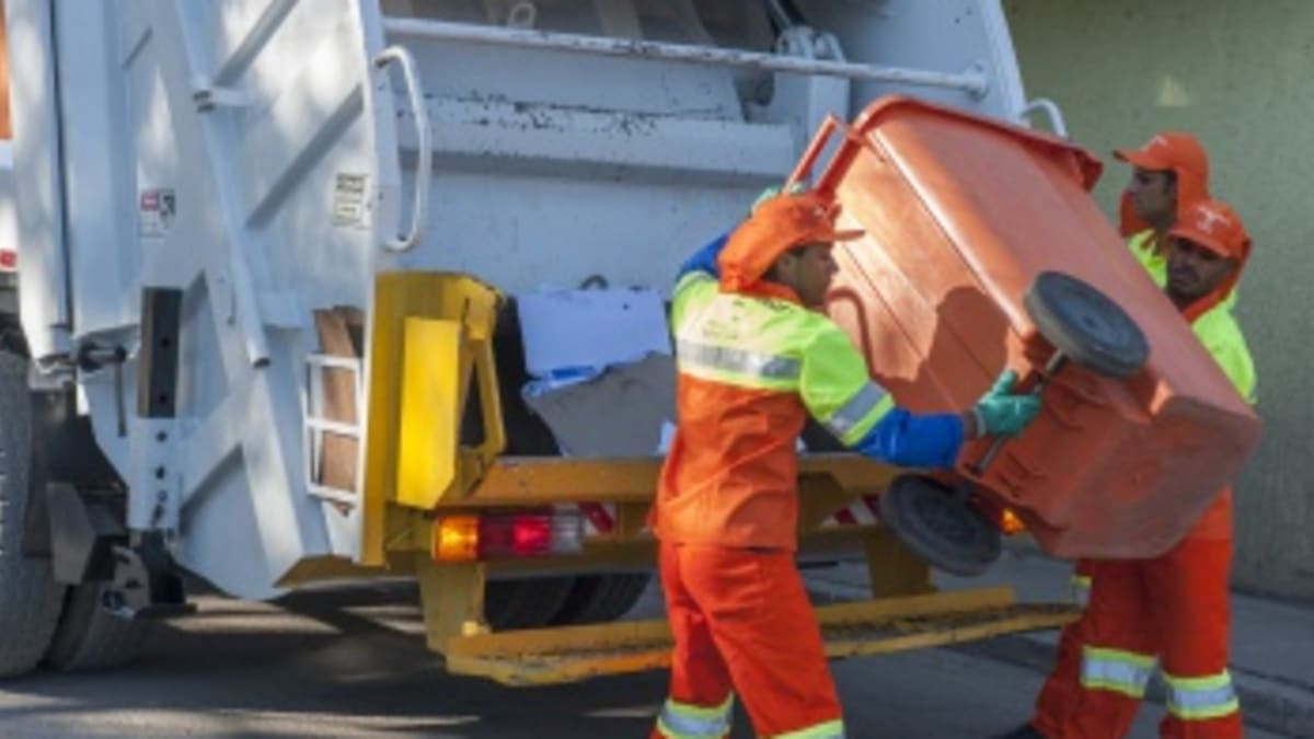 Justiça impõe frota mínima de 50% para a greve da limpeza urbana no Espírito Santo