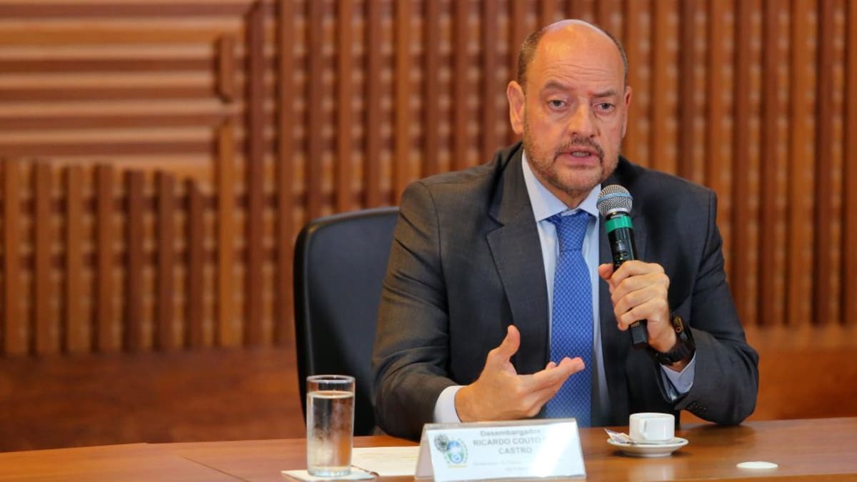 Governador Ricardo Couto veta criação de banheiros neutros exclusivos aprovados pela Alerj