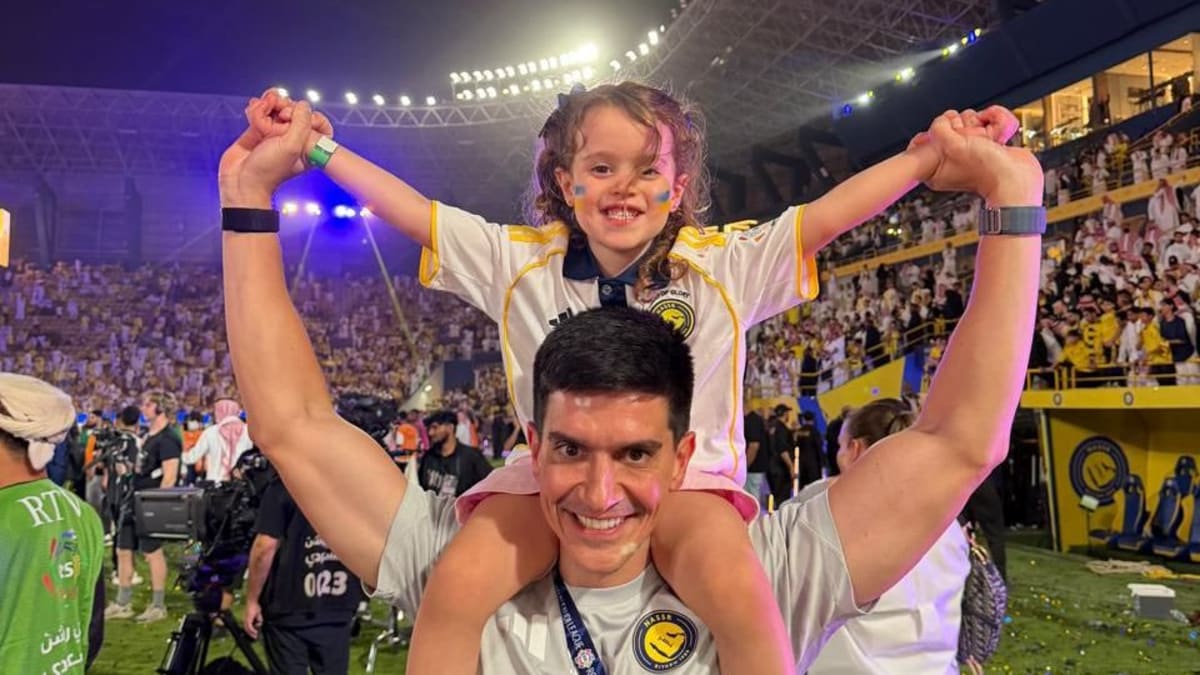 De Muniz Freire para o mundo: fisiologista capixaba conquista título no futebol saudita ao lado de Cristiano Ronaldo
