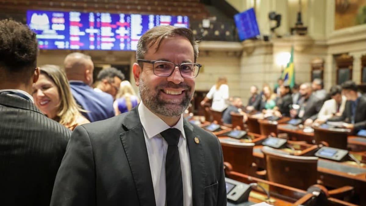 Vitor Hugo lança Mandato Verde com plantio de até 100 árvores no Rio
